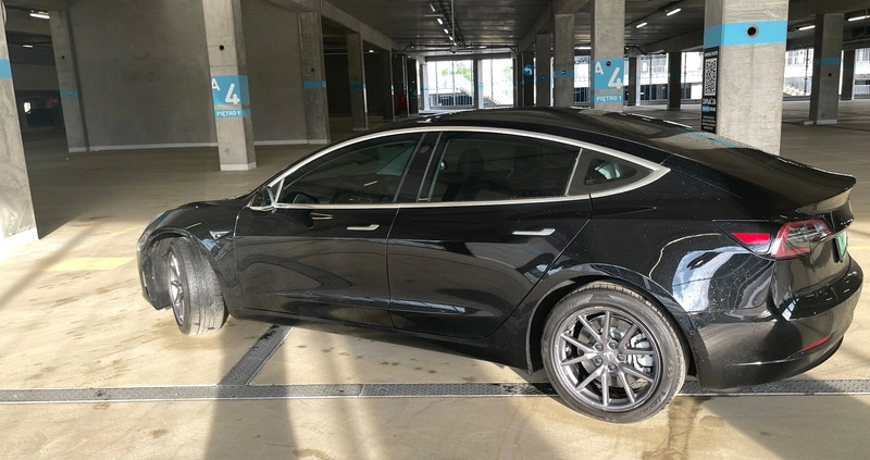 Tesla Model 3 cena 110000 przebieg: 117000, rok produkcji 2018 z Wrocław małe 106